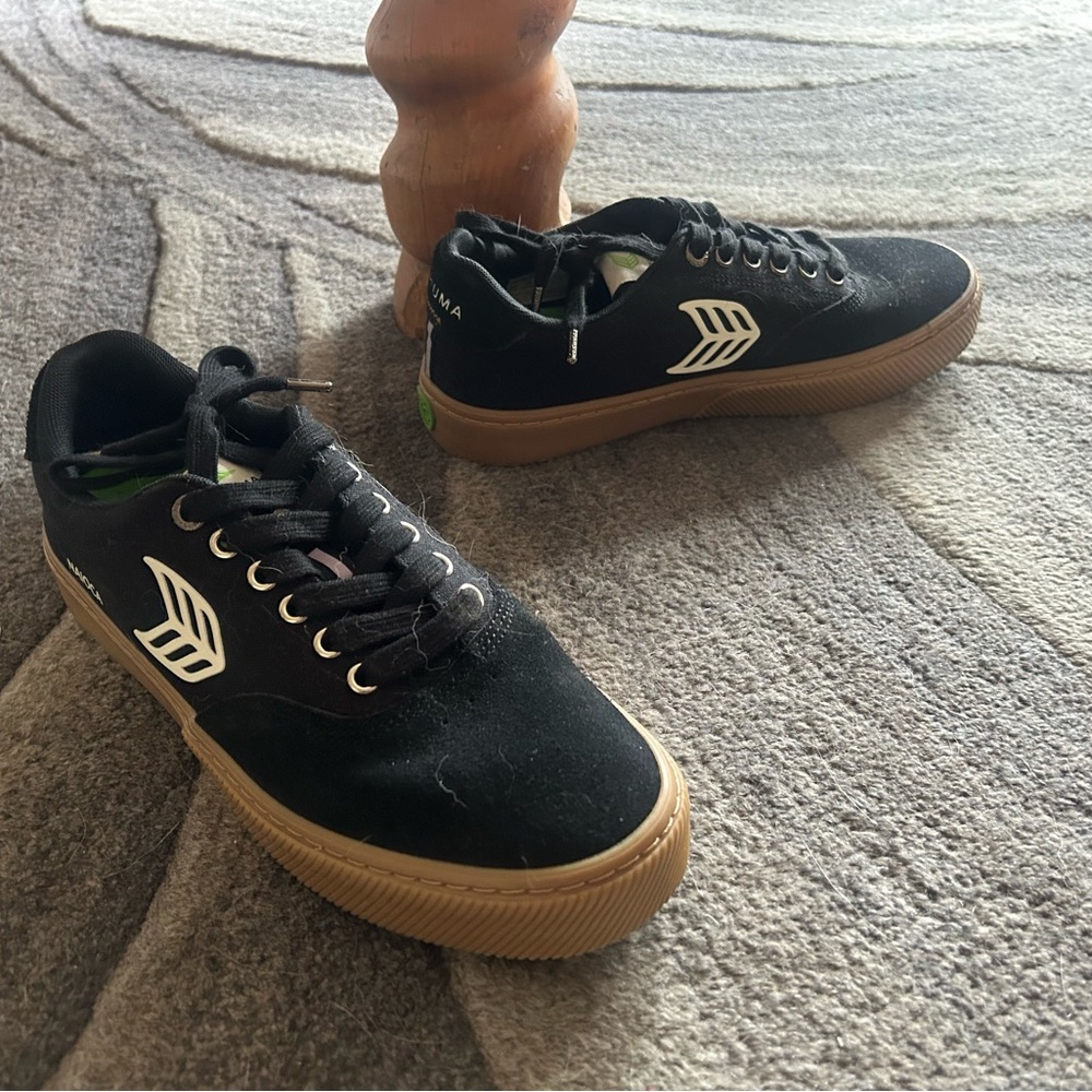 Cariuma Black Canvas Low Tops
